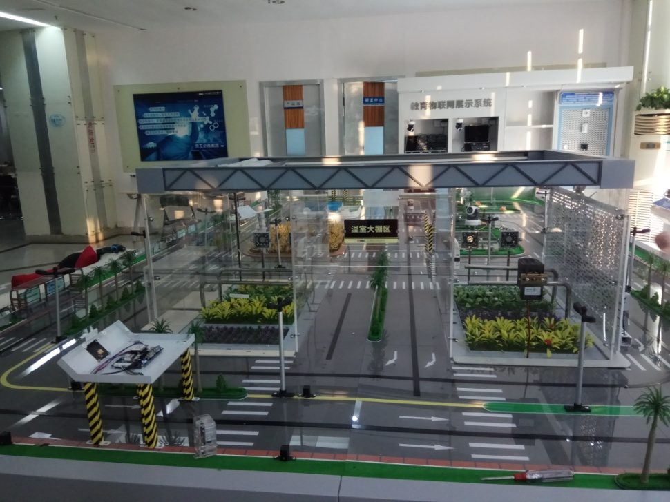 Smart-transport intersection model with signal and street lighting